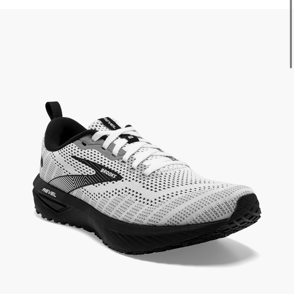 Brooks Revel 5
